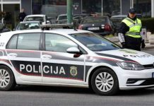 Preminuo mladić koji je pao sa krova automobila tokom proslave u Sarajevu